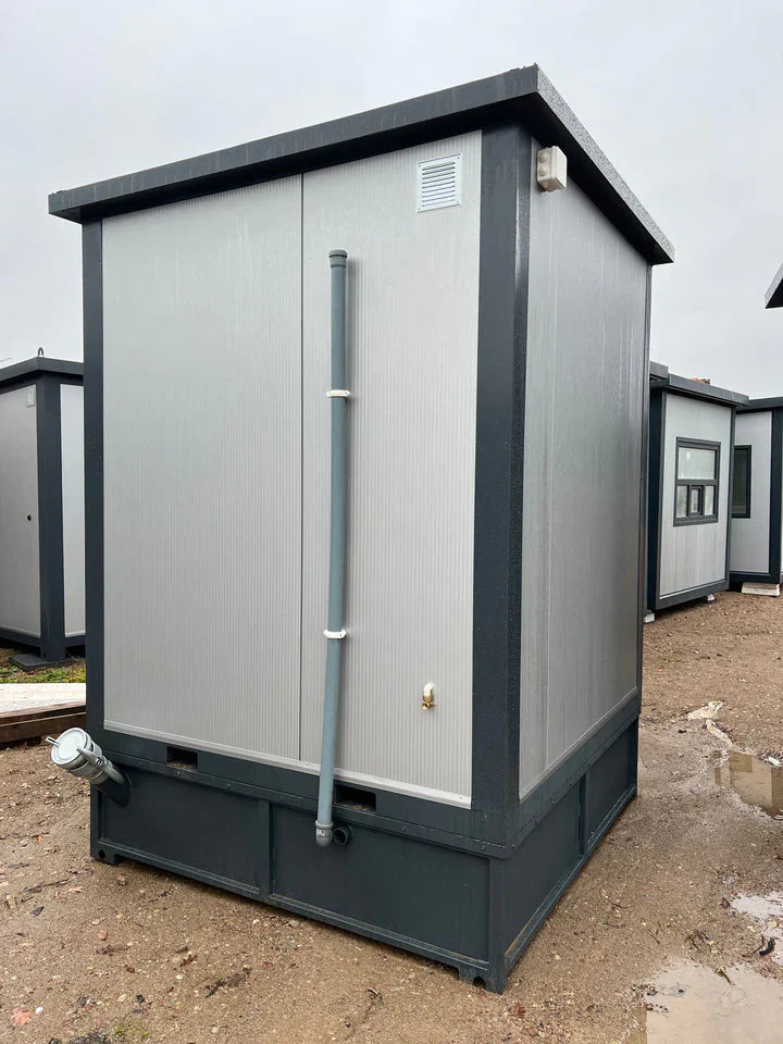 Container sanitario 2x2 m con doccia e serbatoio